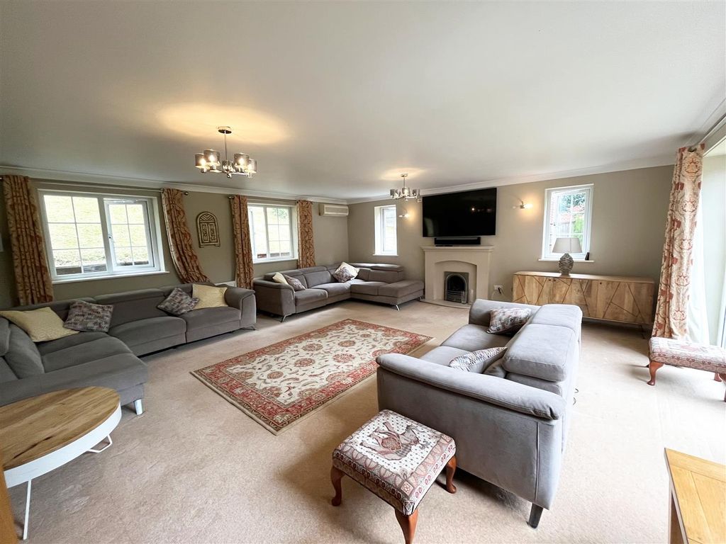 Property photo 2 of 23