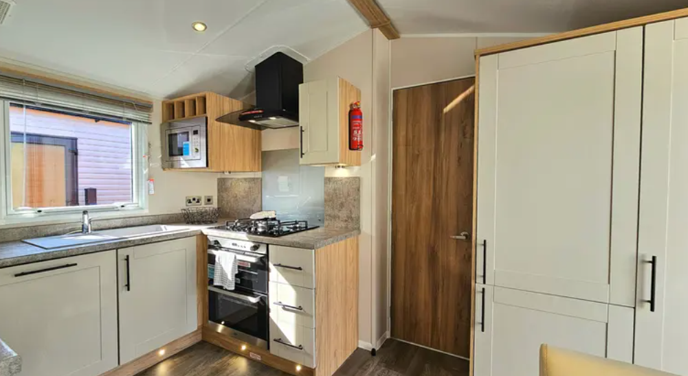 Property photo 3 of 15 Integrated Kitchen And Dining Area In Willerby Lamberhurst