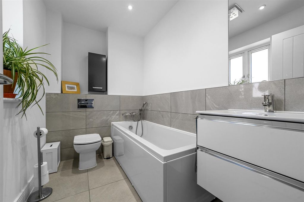 Property photo 3 of 14 Pt-Cp-81Theavenue-5.Jpg