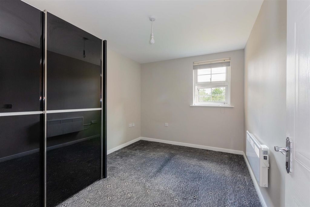Property photo 3 of 13 45 Holyhead Mews-9.Jpg