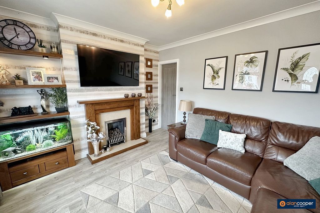Property photo 3 of 28 4445503