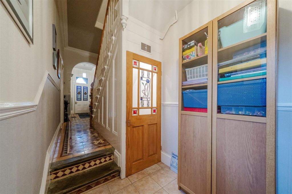 Property photo 3 of 27 Hallway