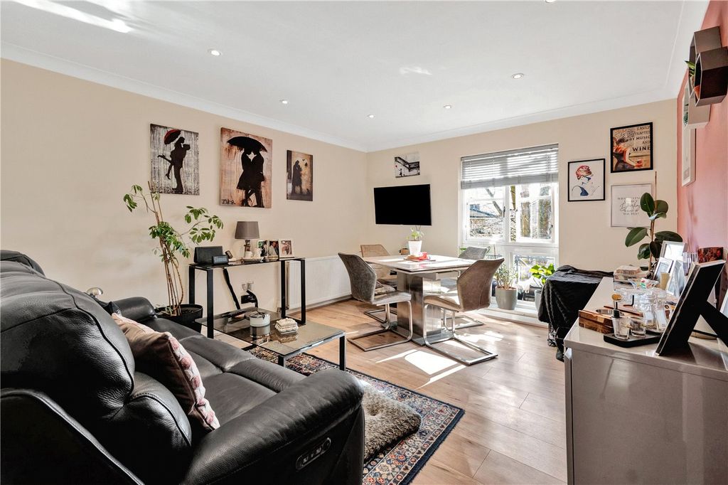 Property photo 1 of 7 Reception