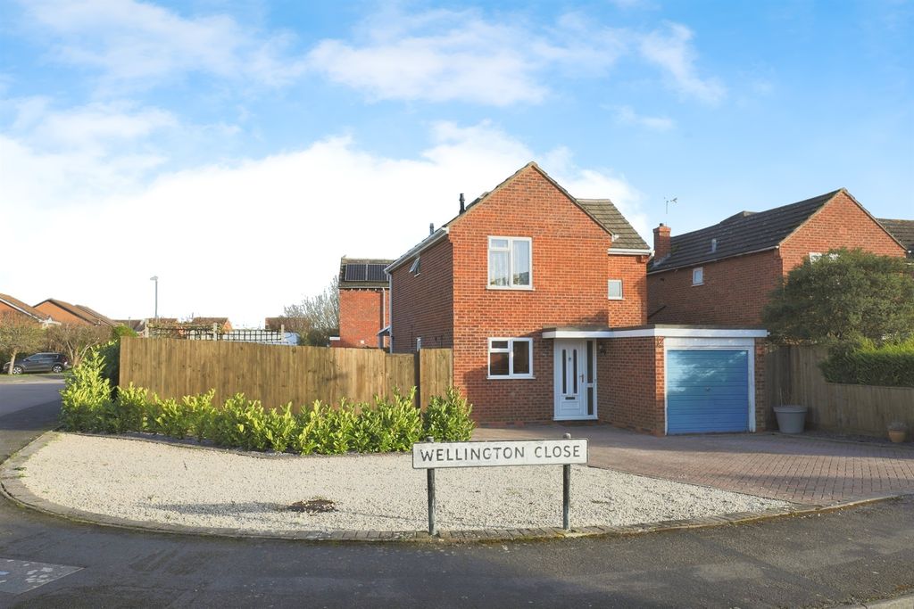Property photo 2 of 18