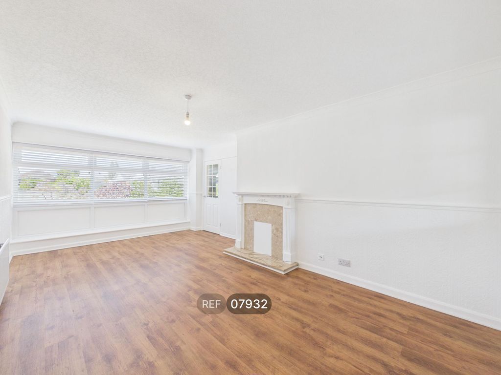 Property photo 2 of 18 Living Room