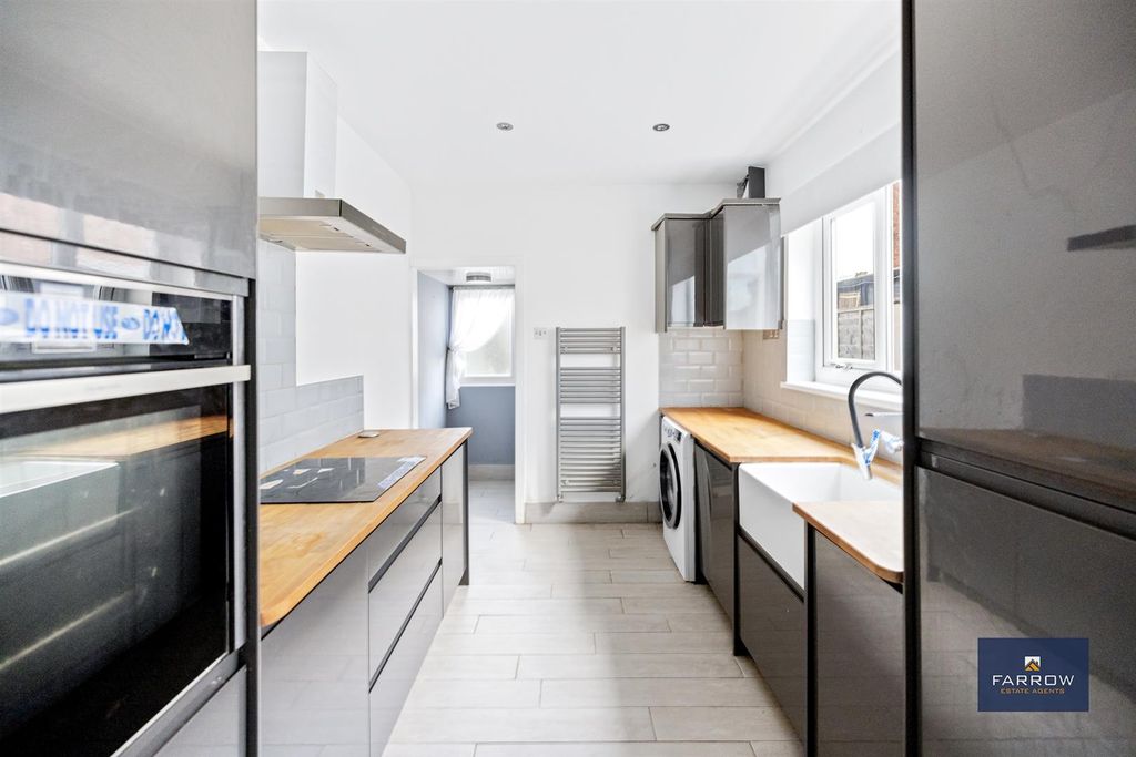 Property photo 2 of 20 Kitchen