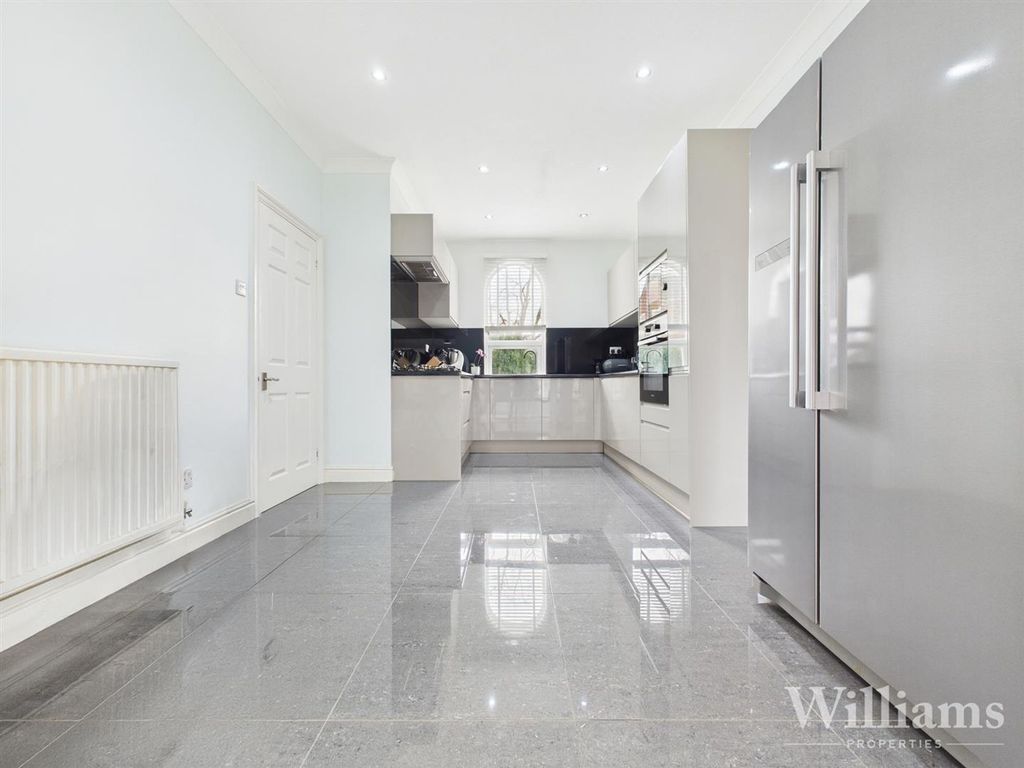 Property photo 2 of 19 Cam02861G0-Pr0369-Still007.Jpg