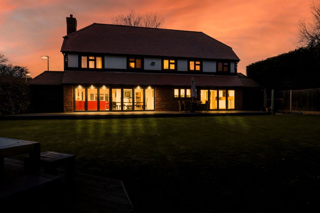 Property photo 1 of 31