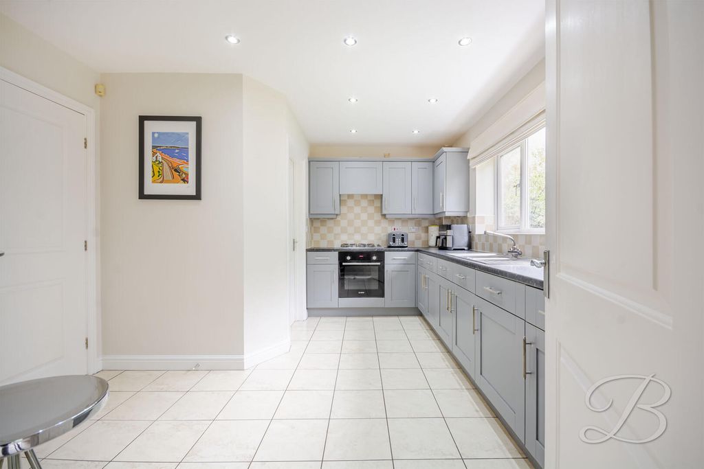 Property photo 3 of 21 Kitchen