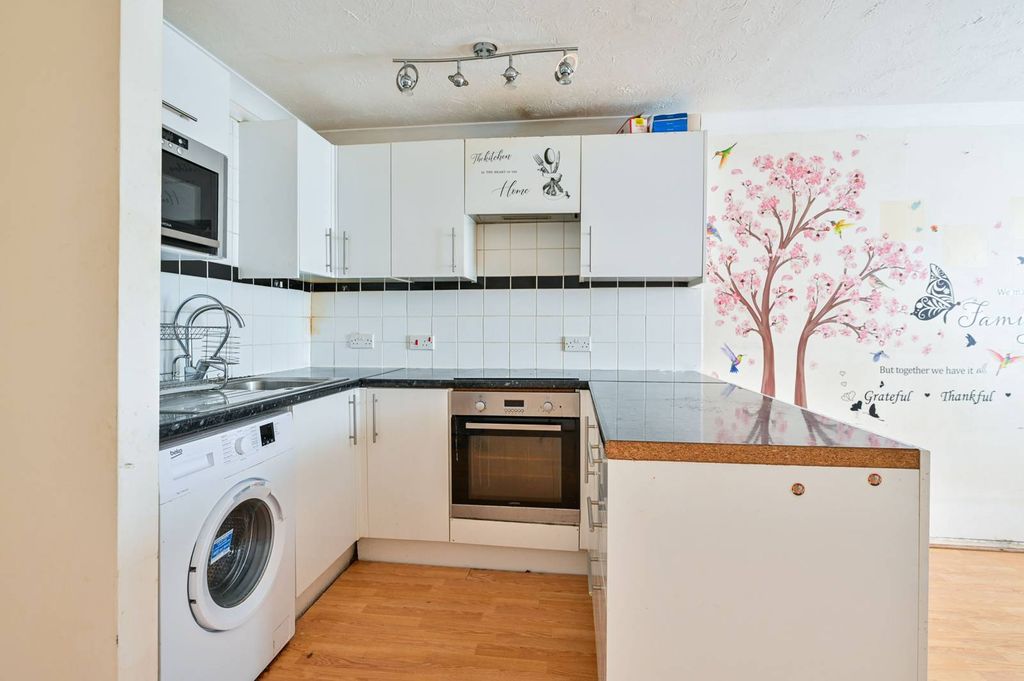 Property photo 2 of 7