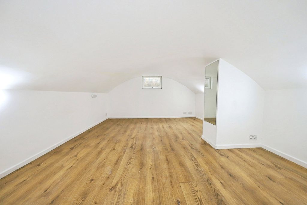 Property photo 2 of 17 Picture No. 25