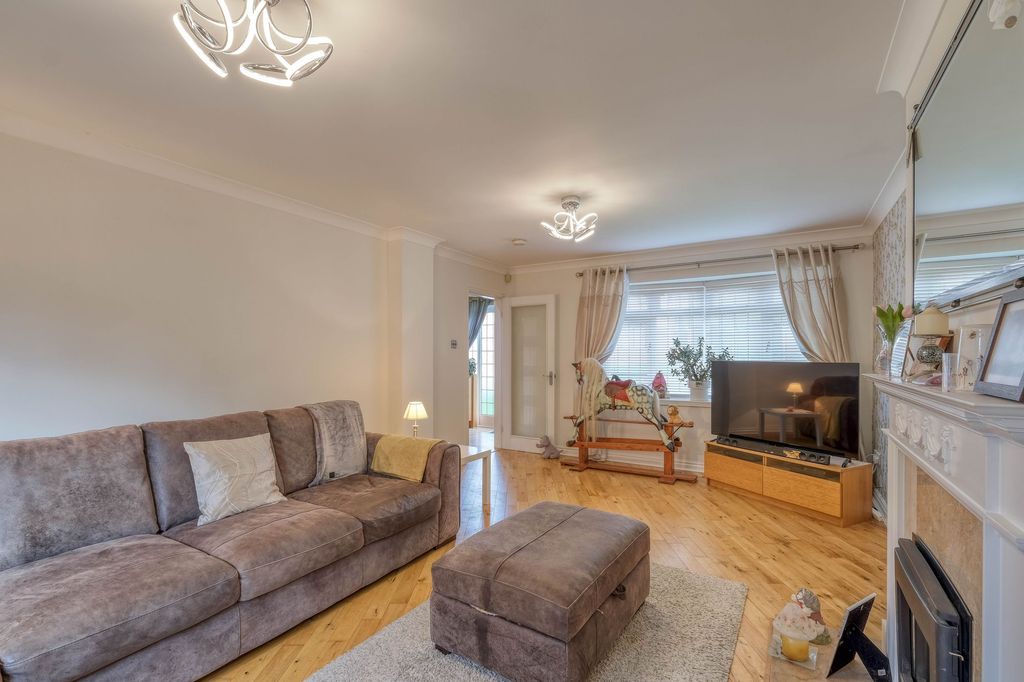 Property photo 3 of 18