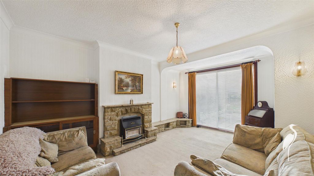 Property photo 2 of 28 Lounge