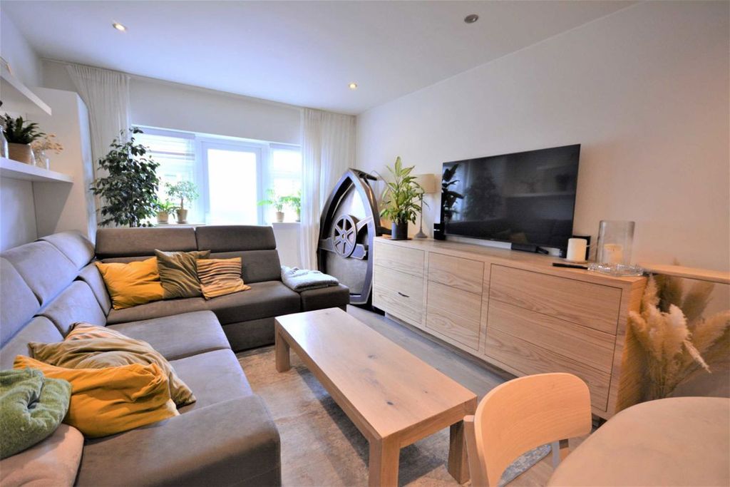 Property photo 2 of 5