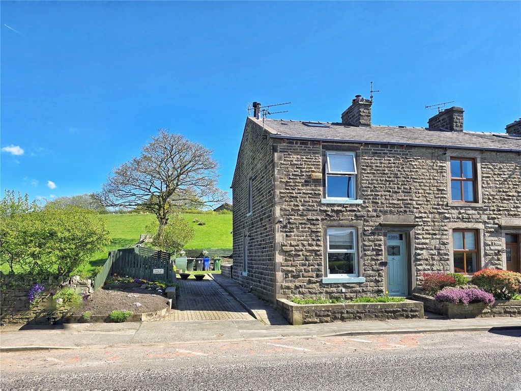 Property photo 1 of 33 Period End Terrace