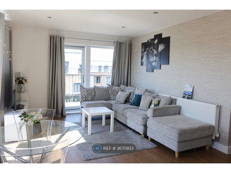 Property photo 2 of 10 Living Room