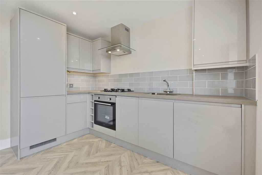 Property photo 3 of 8 Ar - Flat 5, Buckingham Place - Kitchen3 (1).Jpg