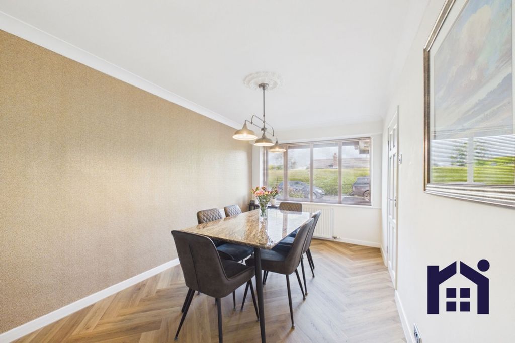 Property photo 3 of 31 Dining Room