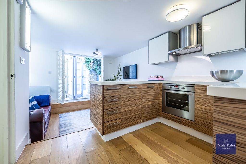 Property photo 3 of 16 Kitchen