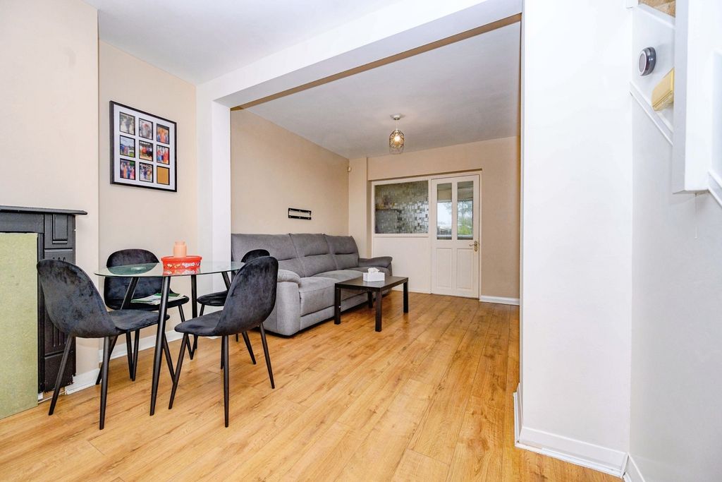 Property photo 3 of 15 Pbox-Img.Jpg