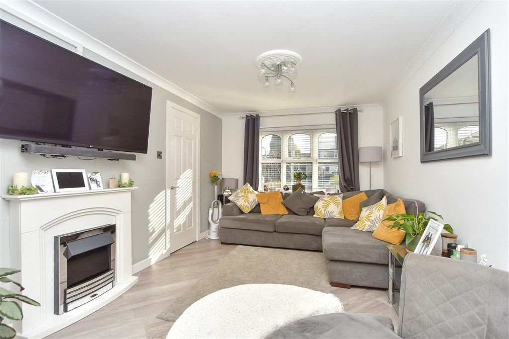 Property photo 3 of 14 Lounge