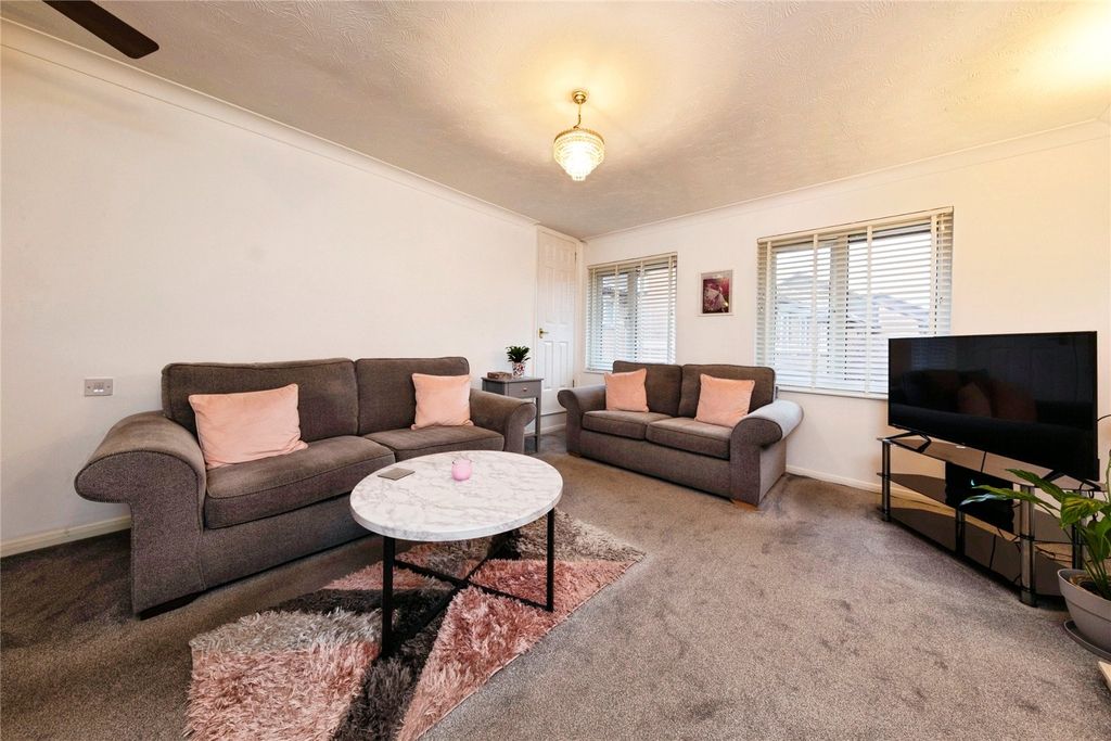 Property photo 2 of 10 Lounge