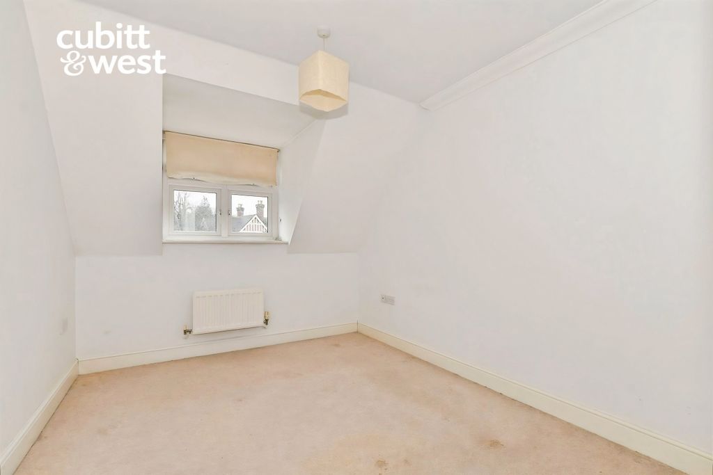 Property photo 2 of 12 1A1E9436-901Hcfug