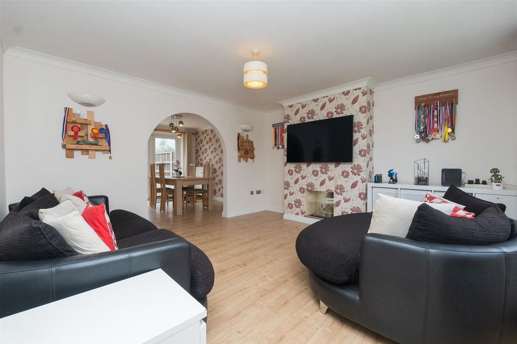 Property photo 2 of 29 139-Malvern-Drive-Bs30-Jpegs-22.Jpg