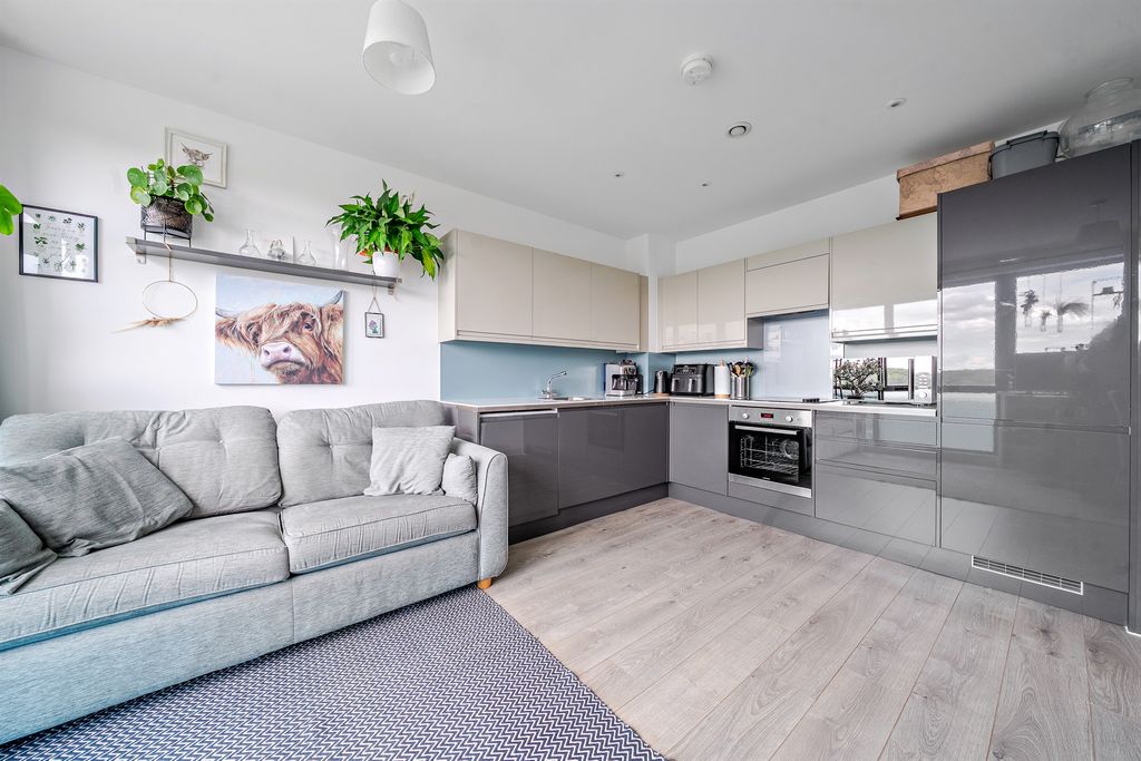 Property photo 3 of 13