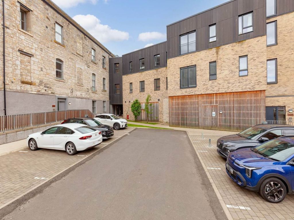 Property photo 1 of 17 78876_Damask-028