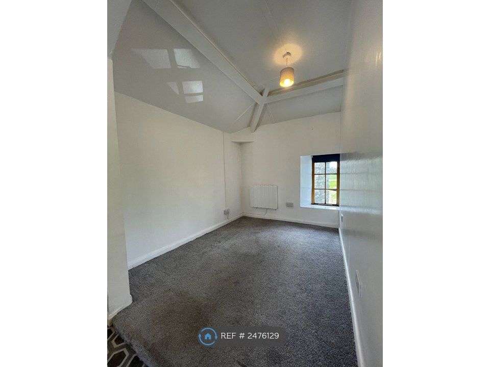 Property photo 3 of 6 Lounge