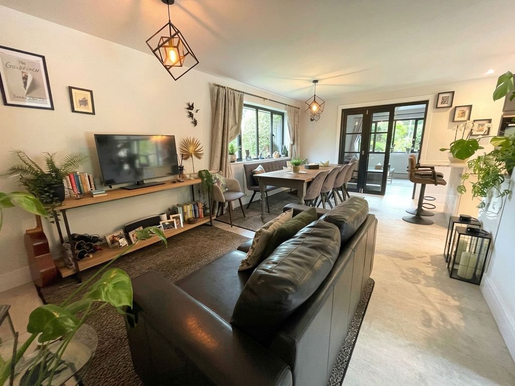 Property photo 3 of 39