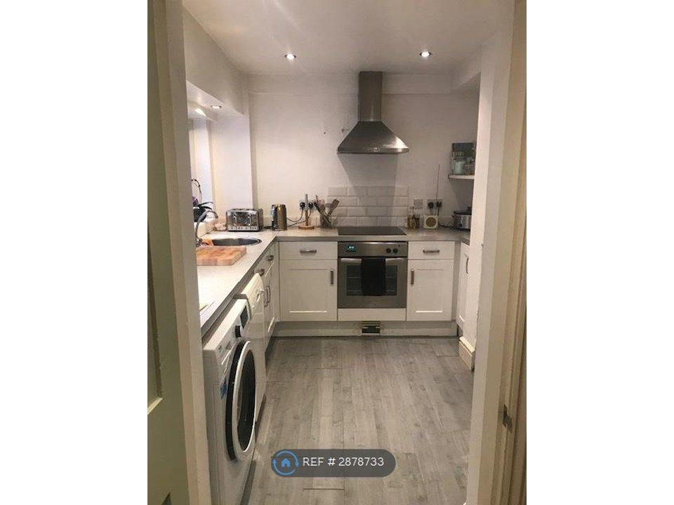 Property photo 3 of 9 Kitchen