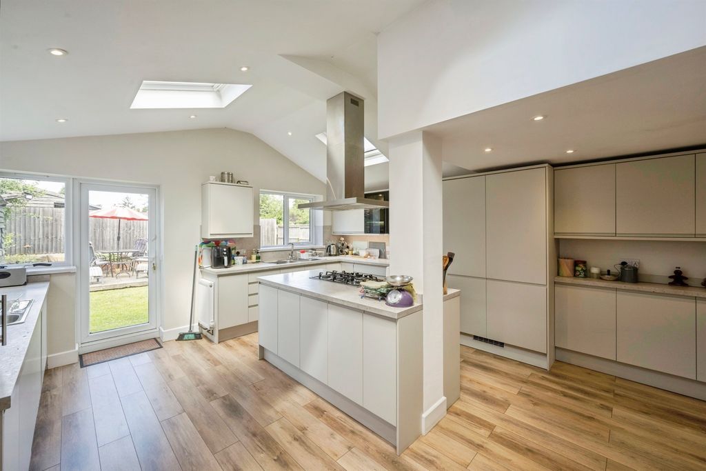 Additional image 7 of 5 bed semi-detached house for saleWest Common Lane, Scunthorpe DN17