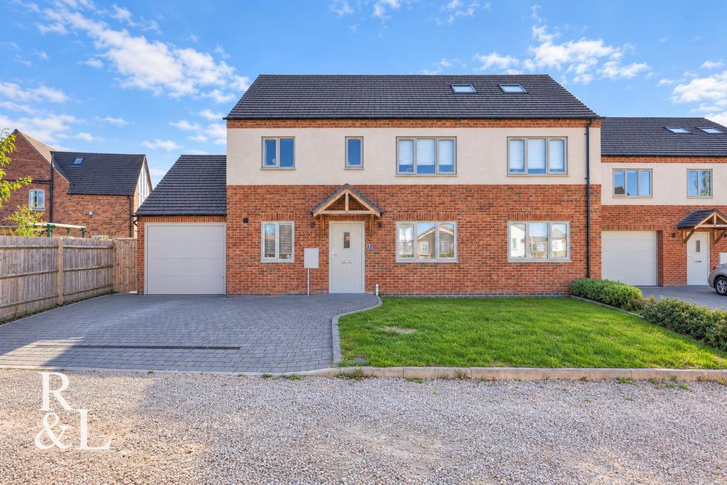 Property photo 1 of 31 Royston&Lund (1).Png