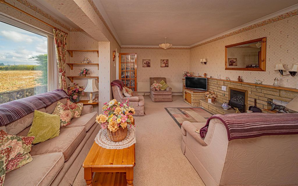 Property photo 3 of 22 P1056336-Enhanced-Nr.Jpg
