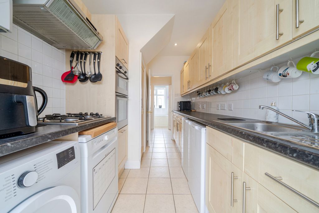 Property photo 3 of 14 Kitchen