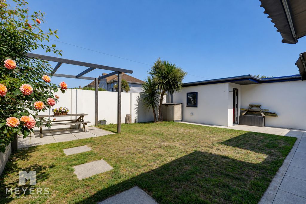 Property photo 2 of 34