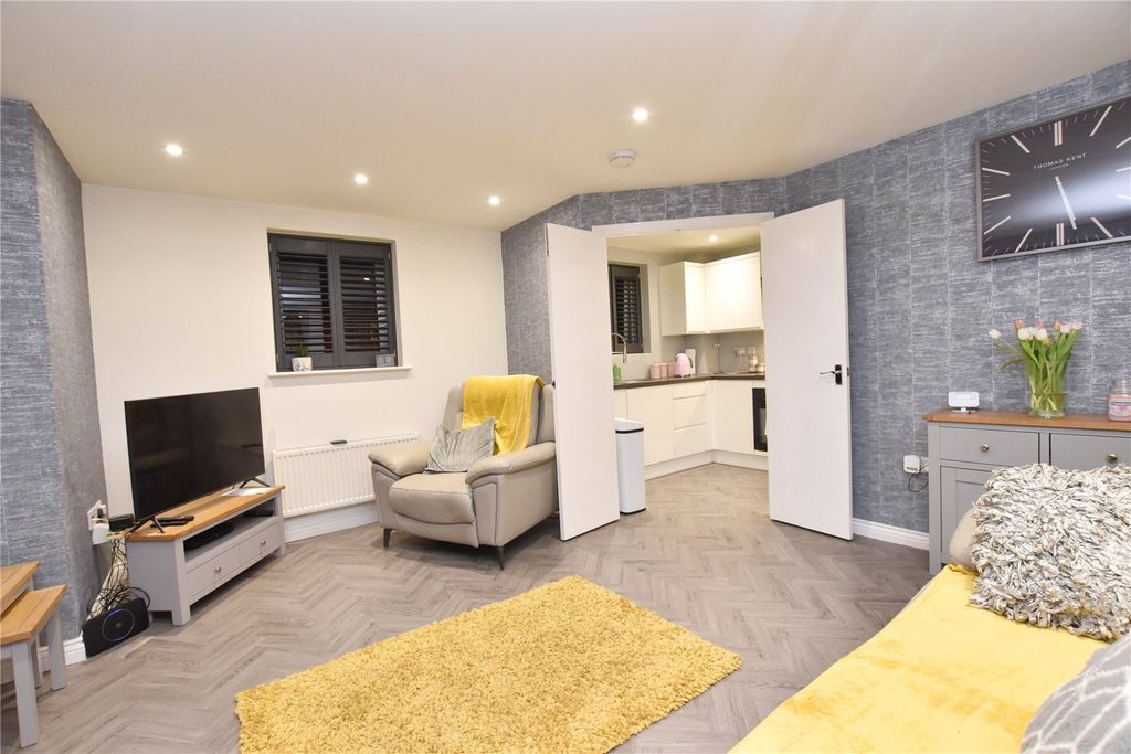 Property photo 3 of 11 Picture No. 29