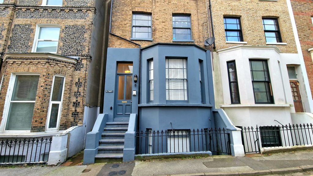 Property photo 1 of 7 External