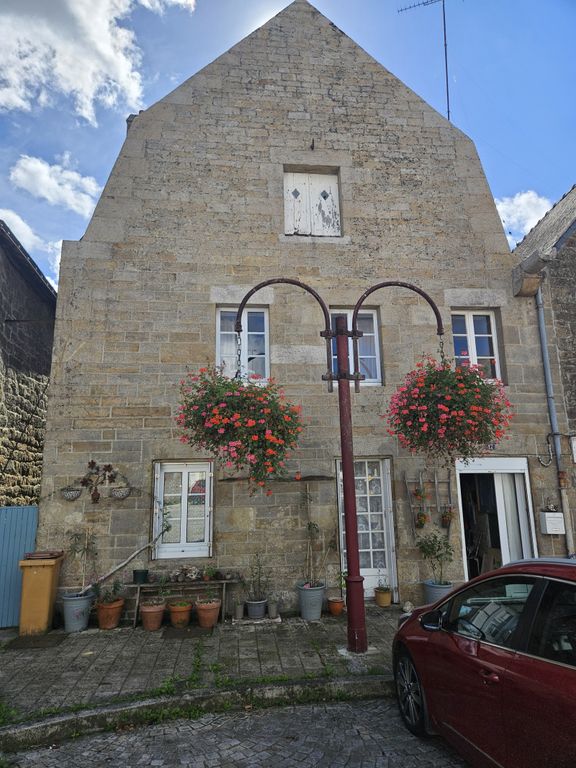 Property photo 1 of 10 Main Exterior View