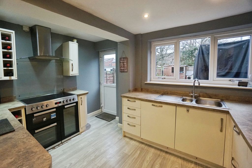 Property photo 2 of 17 Kitchen