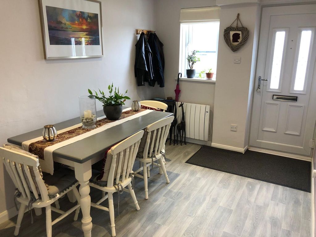 Property photo 3 of 11 Dining Area