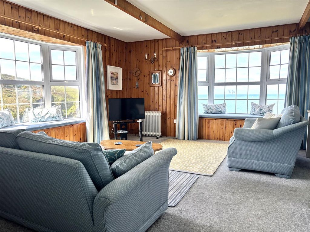 Property photo 3 of 20 Sitting Room