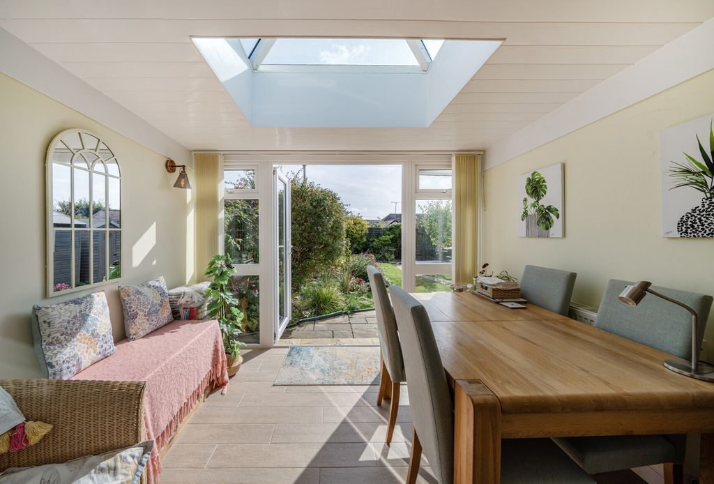Property photo 3 of 12 1356637-10-68Cda7...