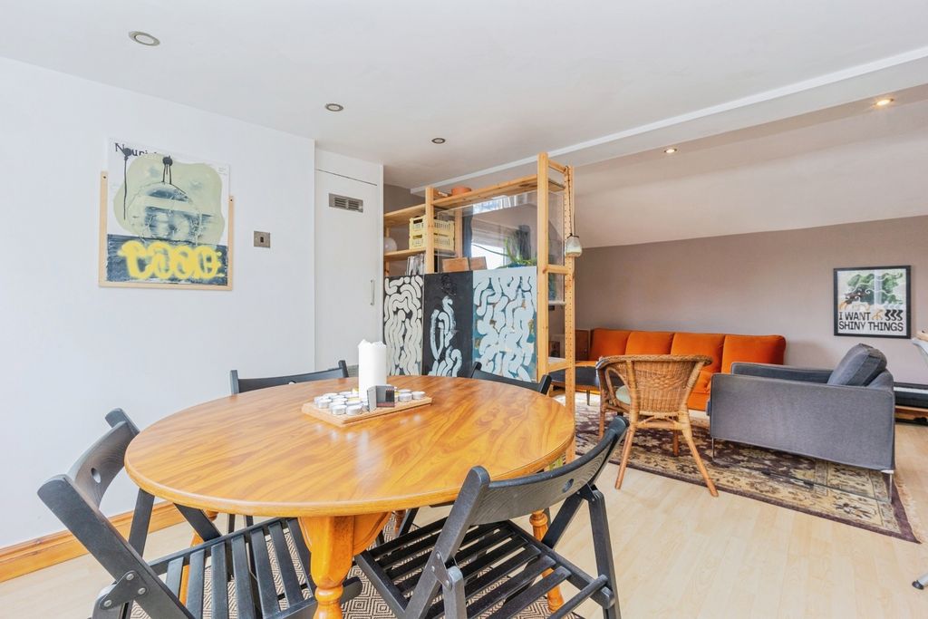 Property photo 2 of 23 Pbox-Img.Jpg