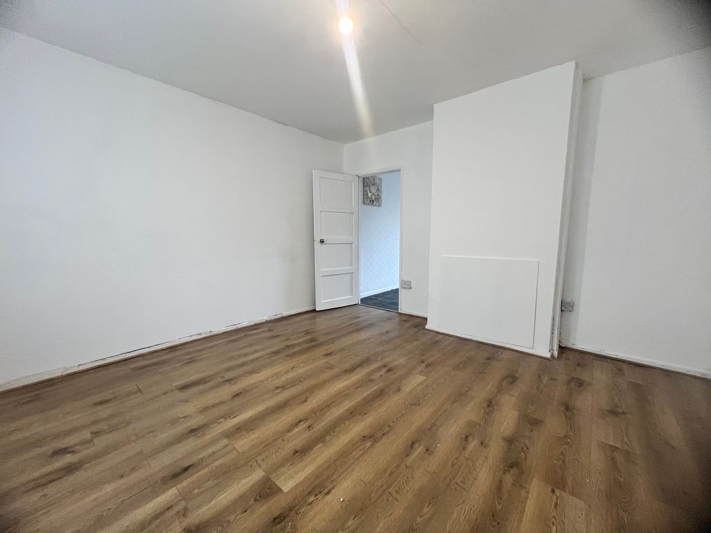 Property photo 3 of 10 Image