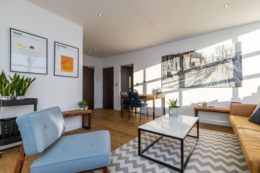 Property photo 2 of 13 Lr 2