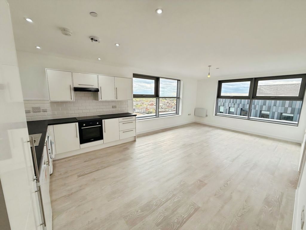 Property photo 3 of 11 Kitchen