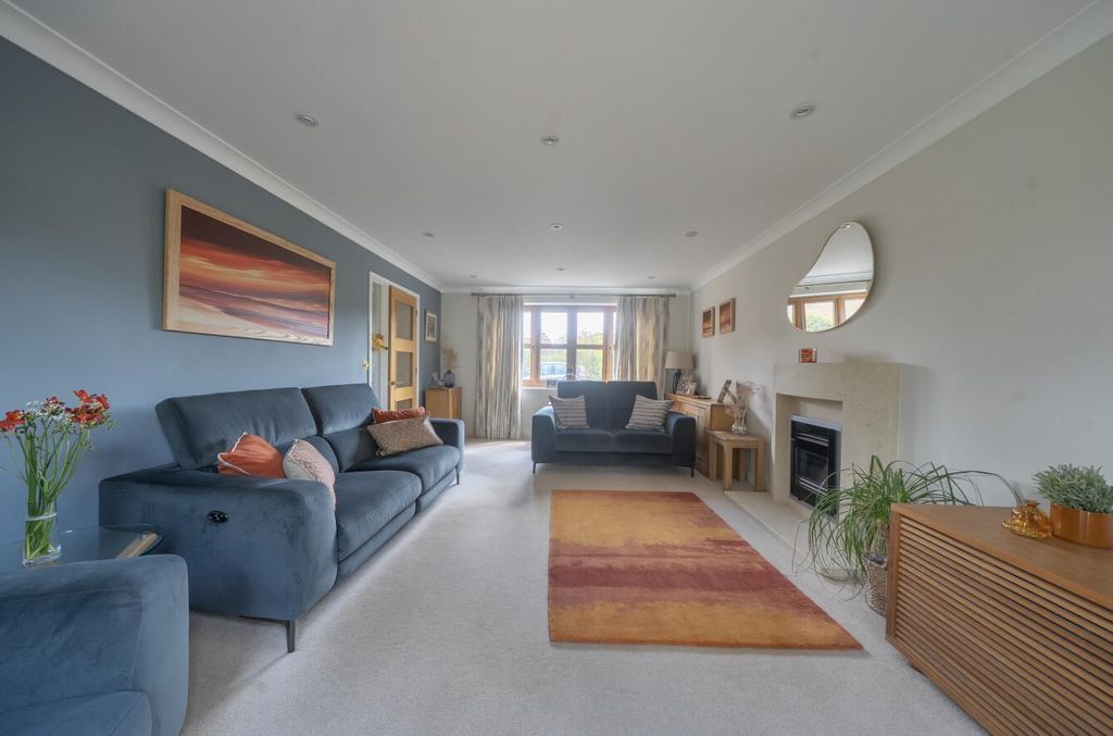 Property photo 3 of 20 Cranbourne Drive 69 (8).Jpg